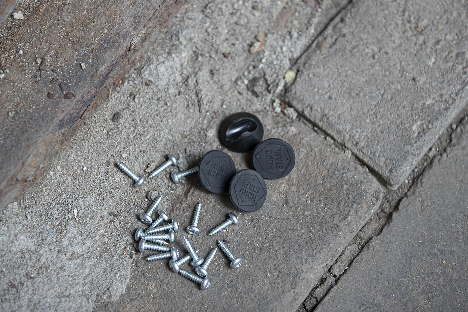 Bevestigingsmateriaal voor Nordstahl Hairpin salonpoot wit