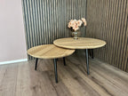 Nordstahl Pin poten onder ronde tafels in modern interieur